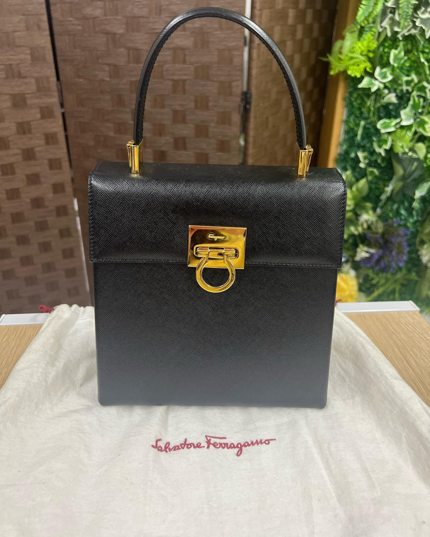美品】フェラガモバック 白 ベージュ バッグ
