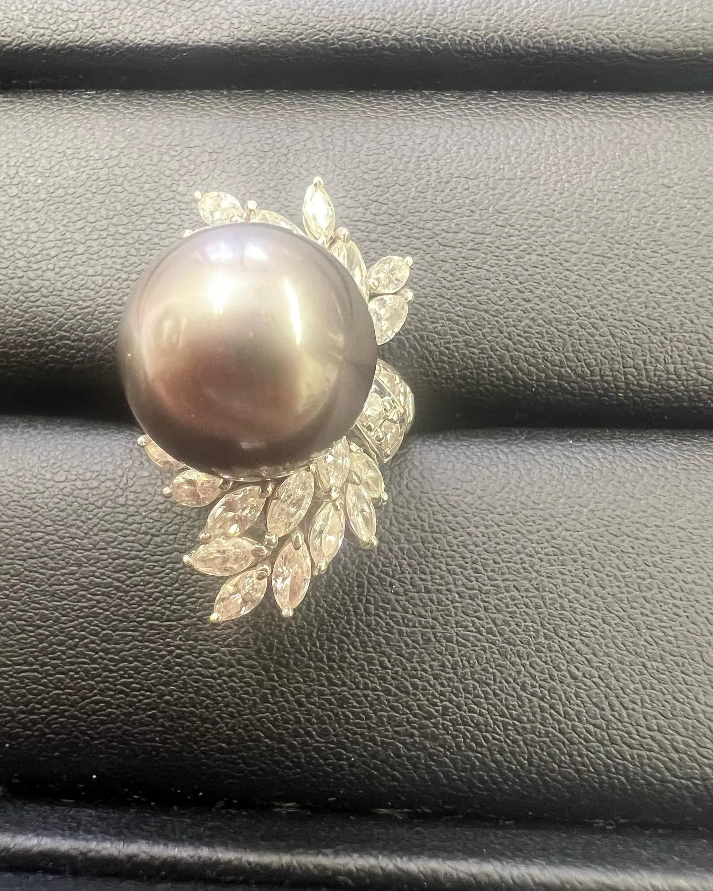 黒真珠12ミリ、メレダイヤ2ctのリング