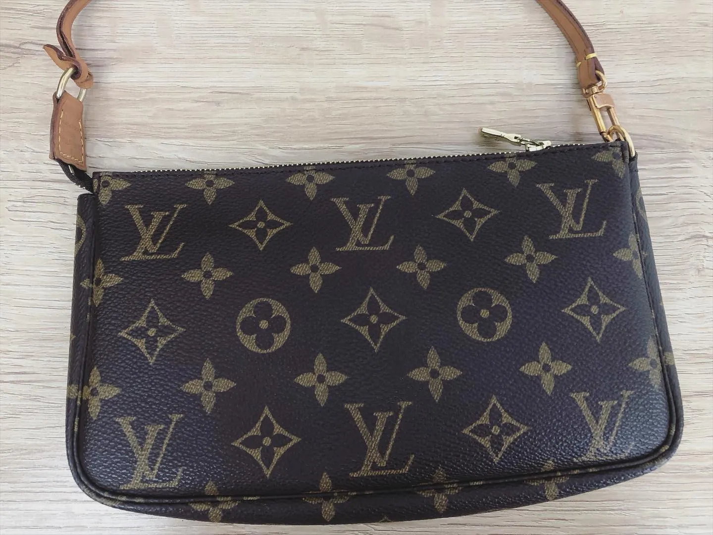 催事買取にて、lv アクセソワールお買取させていただきました...