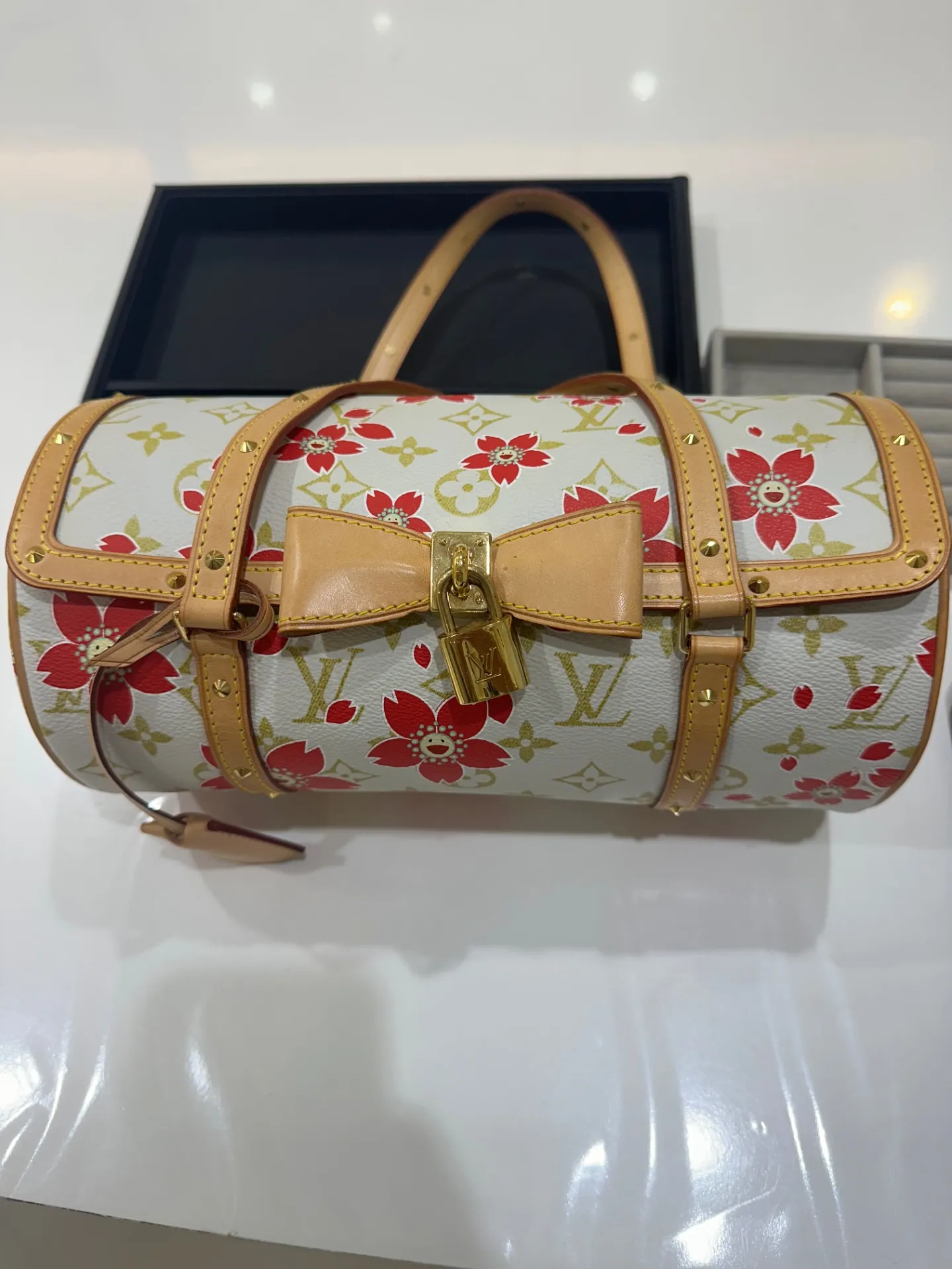 ルイヴィトン　パピオン村上隆コラボのお買取り